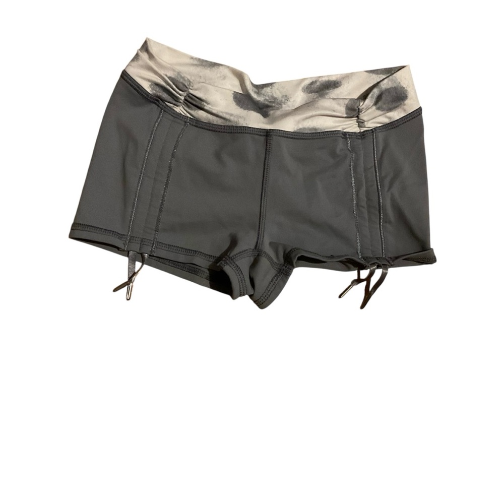 Lululemon Athletica drawstring cinched Athletic‎ Shorts with Performance Fabric
